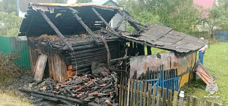 Гроза устроила пожар в селе в Даниловском округе
