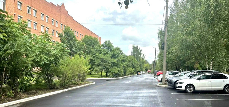 В Ярославле благоустроили территорию у военного госпиталя