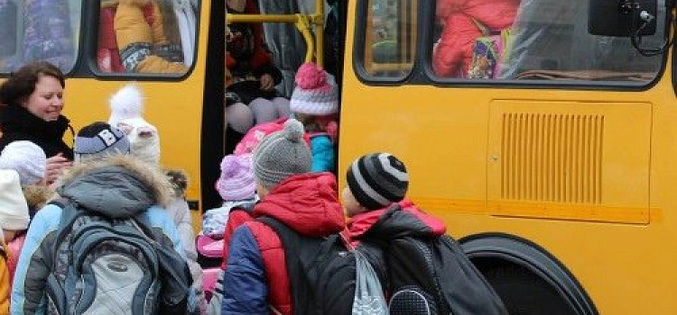 Штрафы до 30 тысяч: водителей будут наказывать за высадку детей-безбилетников