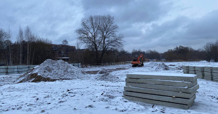 Проект здания не разработан: в Ярославле выявлены нарушения при строительстве поликлиники