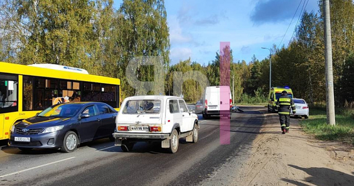 В Ярославле столкнулись автобус и мотоцикл