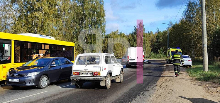 В Ярославле столкнулись автобус и мотоцикл