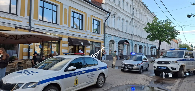 Второй случай за два часа: неизвестные подожгли отделение банка в центре Ярославля_317760