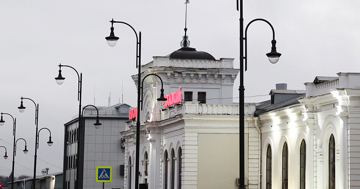 В Ярославле на одной из площадей установили стилизованные под старину фонари