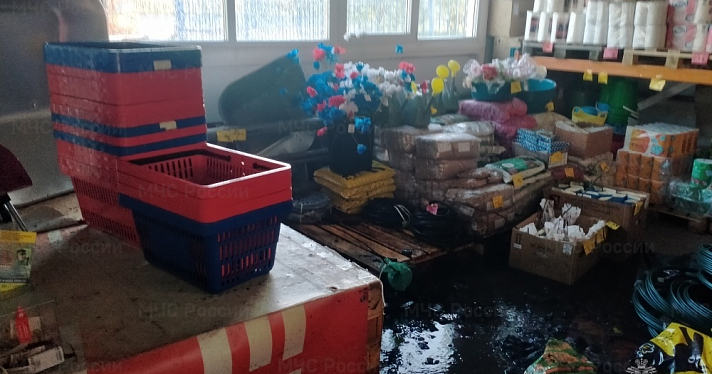 Пакеты угля сгорели в тутаевском магазине низких цен