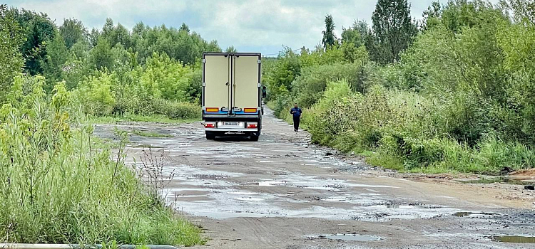 Из-за сбоя навигации большегрузы съезжают с маршрута и оказываются на отремонтированных дорогах Ярославля_279163