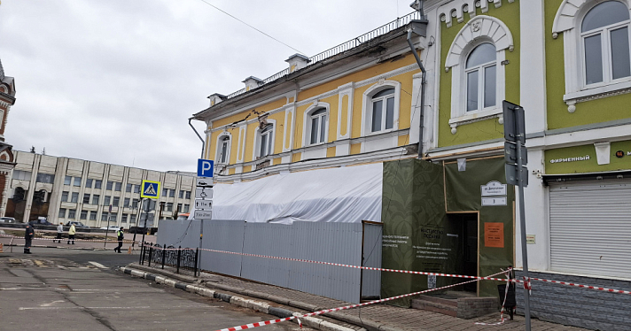 «Город встретил не очень гостеприимно». В историческом центре Ярославля поползли трещины сразу по трём зданиям