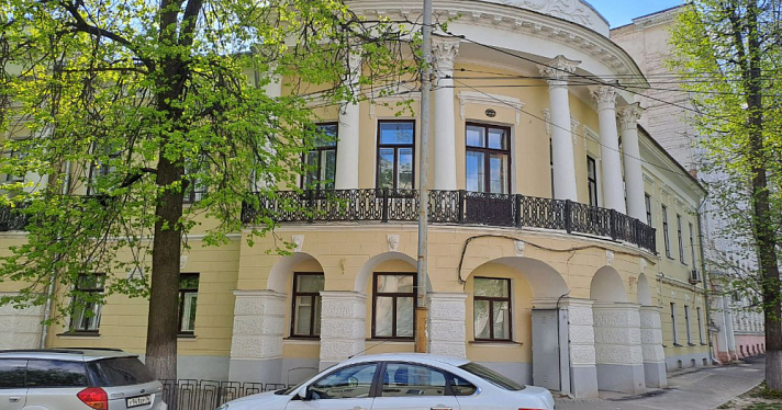 В Ярославле у главного здания ЯГПУ ограничат парковку