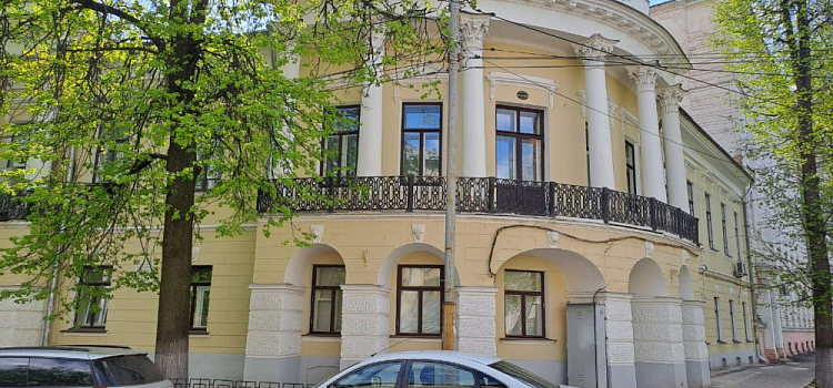 В Ярославле у главного здания ЯГПУ ограничат парковку