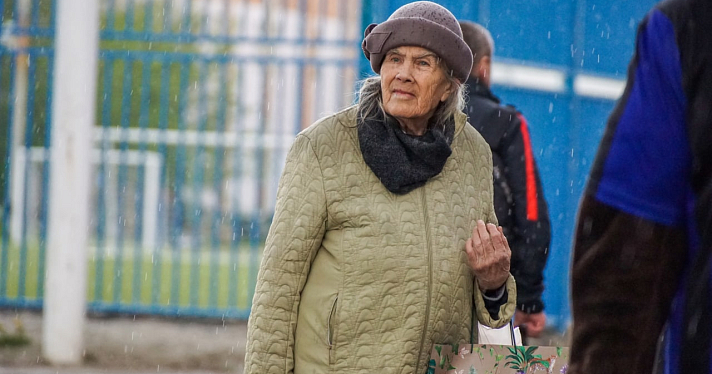 Не последний для спорта человек: в Ярославле нашли пожилую футбольную болельщицу, которая не оставила равнодушным никого_224045