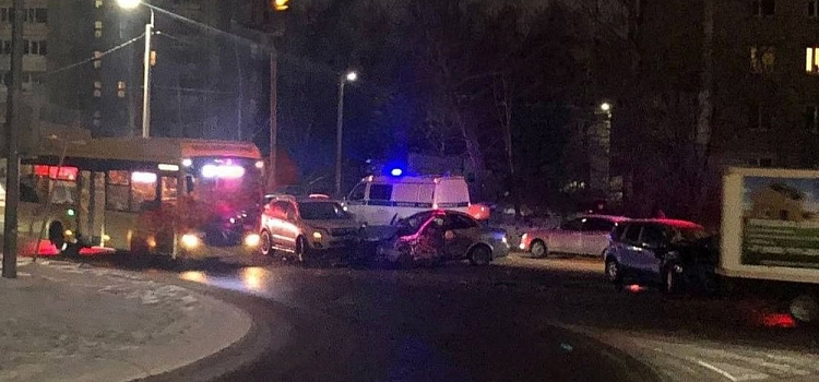 В Ярославле в тройном ДТП погиб молодой мужчина_290226