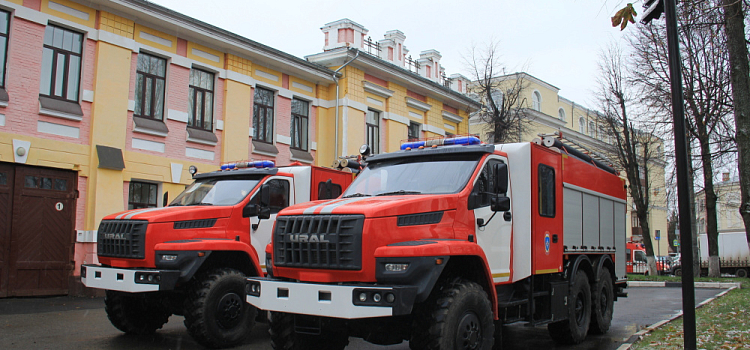 Старую отдадут добровольцам: в Ярославле на вооружение огнеборцев поступила новая техника