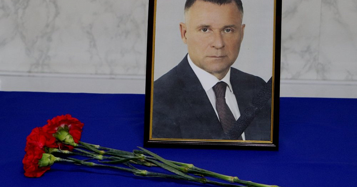 Ярославские спасатели почтили память погибшего главы МЧС России