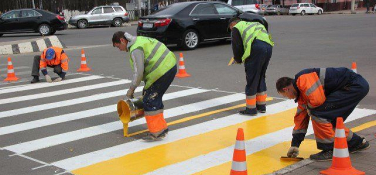В Ярославле наносят дорожную разметку