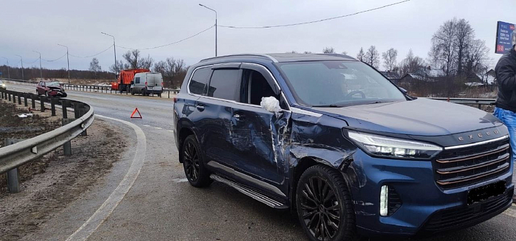 В Ярославской области три человека пострадали в ДТП на трассе «Холмогоры»_292080