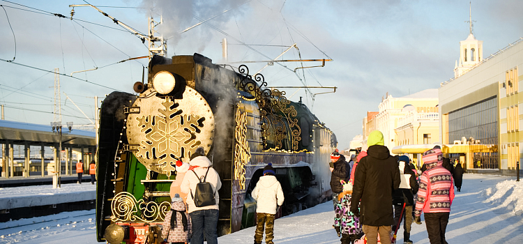 Праздник продолжается: в Ярославле побывал поезд Деда Мороза_261546