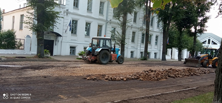 Ярославцы просят не уничтожать на набережной старинную булыжную мостовую