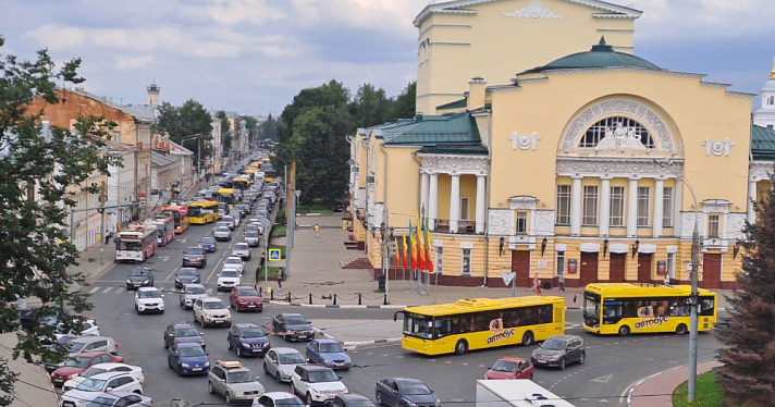 Обрыв троллейбусной контактной сети застопорил движение в центре Ярославля