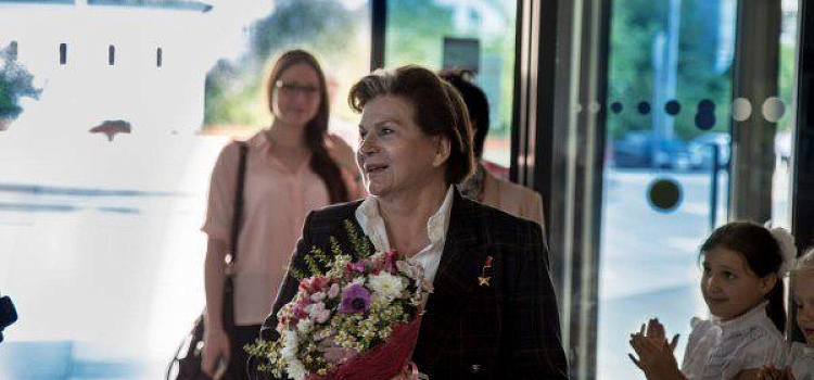 Валентина Терешкова поздравила лауреатов викторины, посвященной полету Гагарина