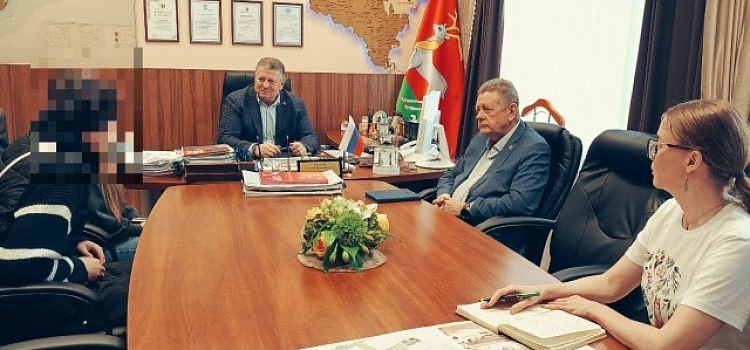 Ломать — не строить: в Ярославской области подросток, разбивший стекло на остановке, раскаялся в содеянном