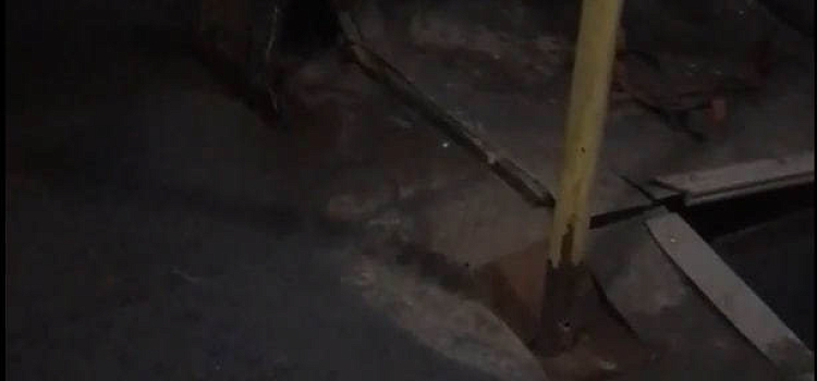 «Бомжовский маршрут»: ярославцы пожаловались на дыры в полу в автобусе