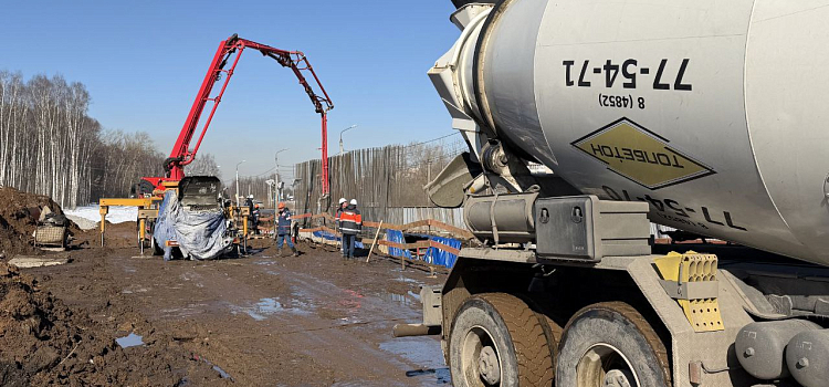 Завершающая часть фундамента: ярославцам показали, как продвигается строительство моста через Волгу_313151