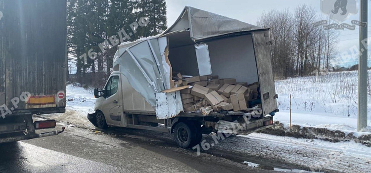 В Ярославской области в массовую аварию угодил автомобиль ГИБДД