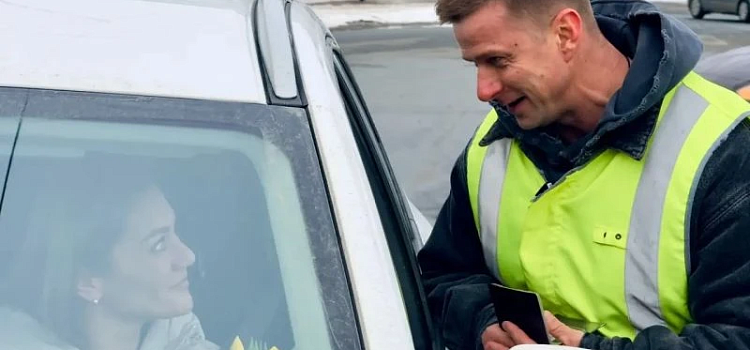 В Ярославле сотрудники Госавтоинспекции массово останавливали женщин-водителей_312596