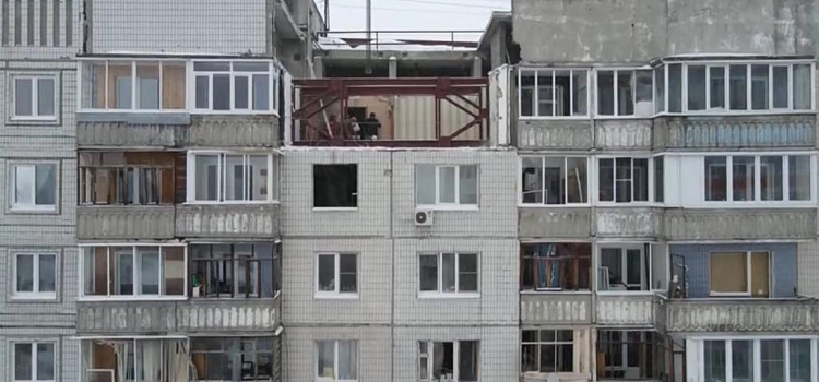 В Ярославле укрепляют дом на Батова. Фоторепортаж_171324