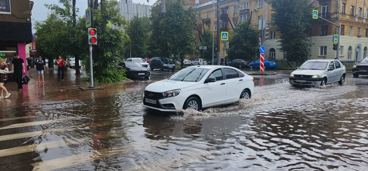 Ярославль подтопило и посыпало градом