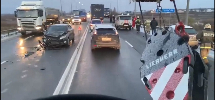 В Ярославле на окружной дороге из-за массового ДТП образовалась пробка