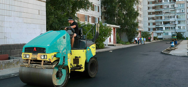 В Ярославле готовят к сдаче после благоустройства первый двор_277379