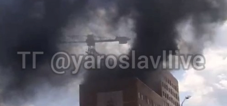 В Ярославле загорелась новостройка в Заволжском районе_245121