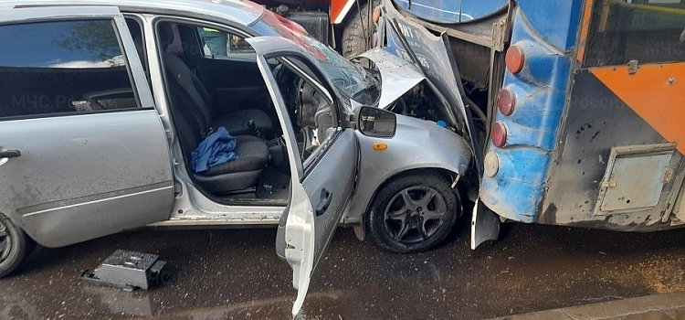 В Рыбинске молодёжь и подростки пострадали в ДТП