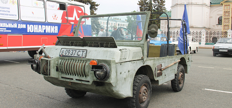Снова в строю. В Ярославской области прошёл масштабный автопробег машин прошлого века_298143