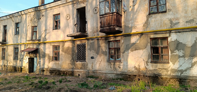 Ярославские следователи проверят, почему в расселенном аварийном доме осталась одна семья
