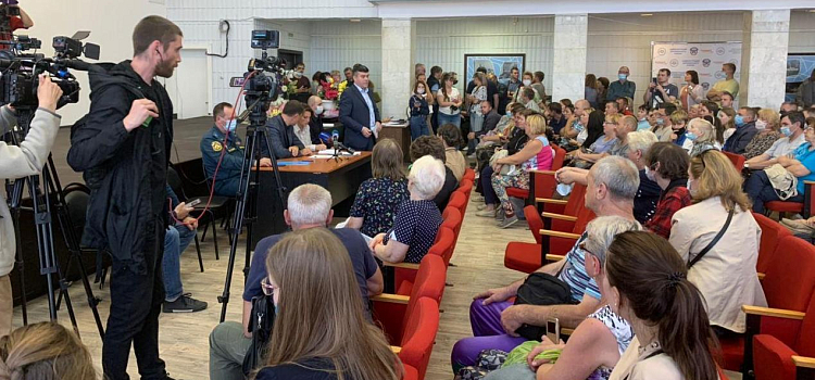 Жители дома на Батова в Ярославле, где произошел взрыв, смогу вернуться в квартиры не раньше понедельника_165960