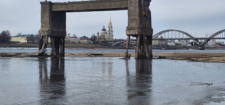 После обмеления Волги жителей Рыбинска ужаснуло состояние советского бетона