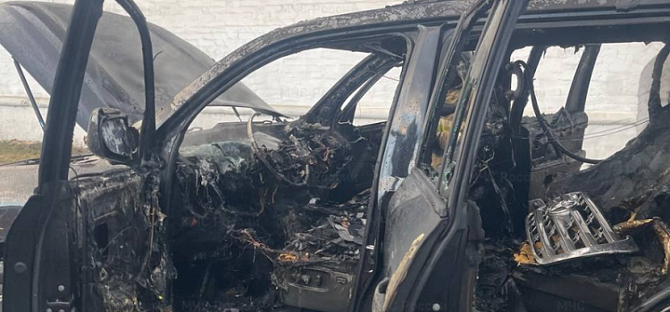 В центре Ярославля горел внедорожник