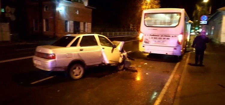 Три человека пострадали в ДТП с маршруткой в Рыбинске