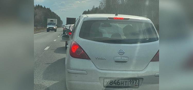 «Стояли больше двух часов»: ярославцы жалуются на километровую пробку до Туношны