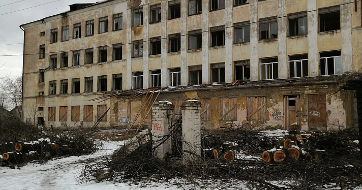 Детский омбудсмен требует законсервировать заброшенную школу в Ярославле_166878