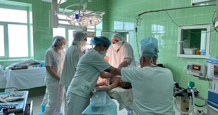 В Ярославской области хирурги провели уникальную операцию ребенку_234460