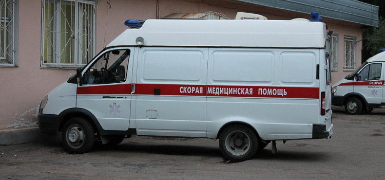 Отобрала куртку и вытерла ей пол: в Ярославле врачи скорой помощи подали в суд на неадекватного пациента