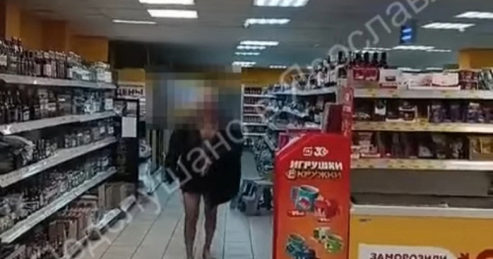 Ярославцев перепугал полуголый мужчина с молотком, ходивший по магазину