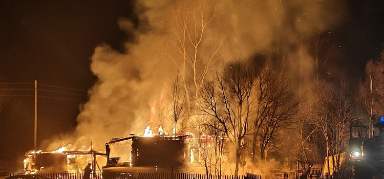 В Ярославской области сгорел дом многодетной семьи