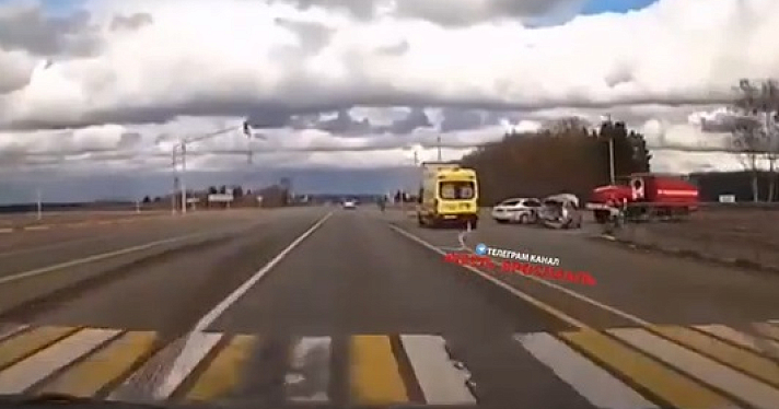 В Ярославской области на трассе М-8 пострадал водитель легковушки
