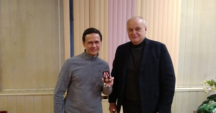 Ярославскому врачу вручили медаль за борьбу с COVID-19