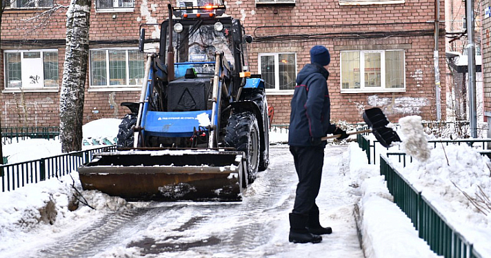 В Ярославле выявили более 200 нарушений по уборке снега