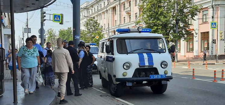 Ярославец в кафе пытался застрелить молодую девушку: подробности